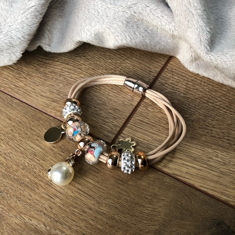 Charm and beaded bracelet with a magnetic snap